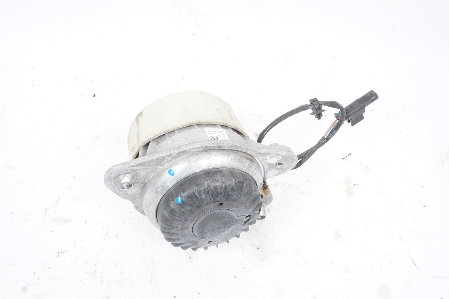 14-17 Mercedes S550 W222 Engine Motor Mount Right A2222407217 OEM