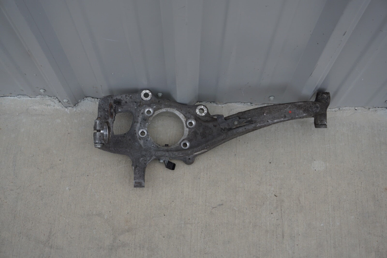 2012-2018 AUDI A7 QUATTRO FRONT LEFT DRIVER SIDE SPINDLE KNUCKLE WHEEL HUB OEM