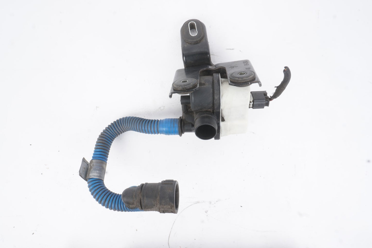 2014-2017 Maserati Ghibli Fuel Vapor Evaporator Charcoal Canister  OEM