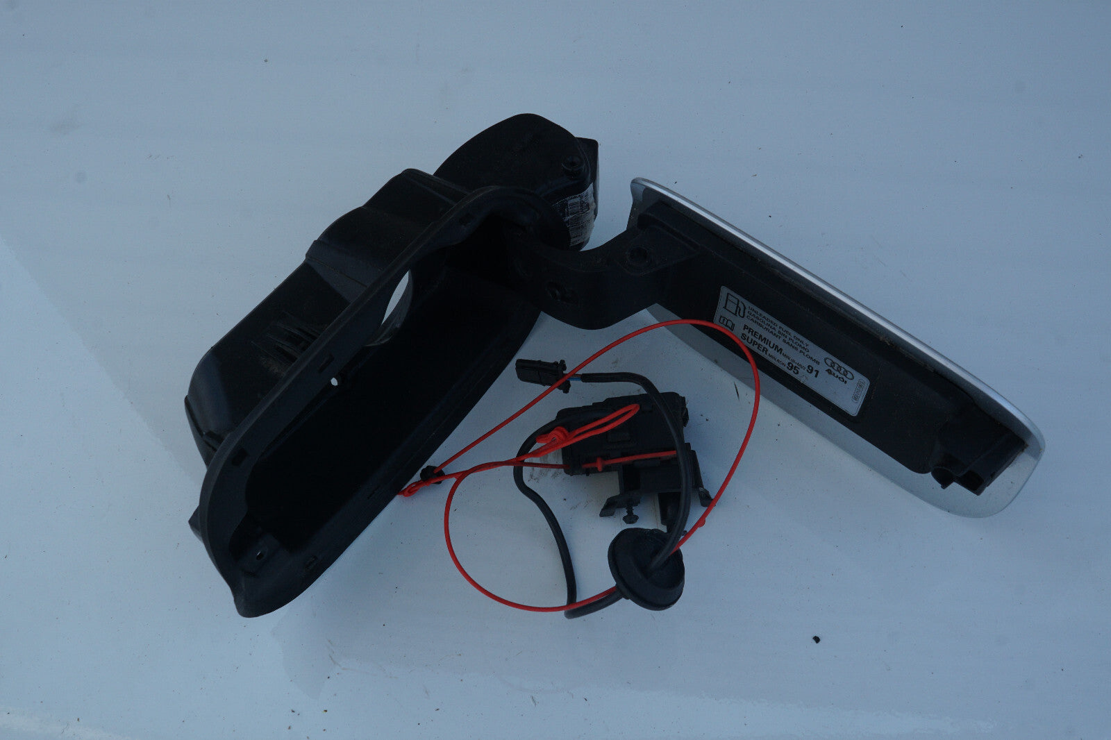 2011 - 2017 AUDI A8L A8 GAS FUEL TANK LID DOOR 4H0809857 OEM