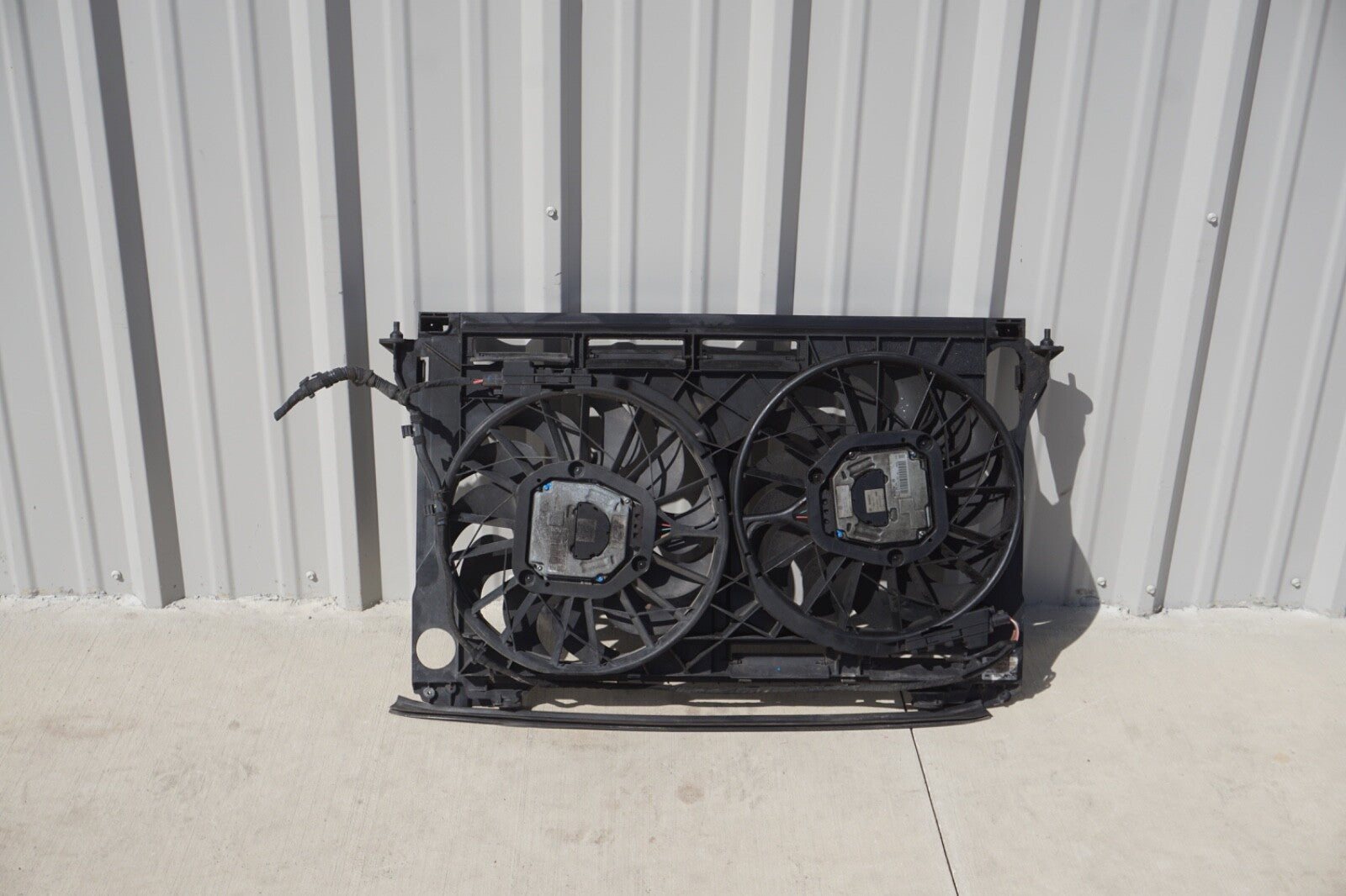2004 - 2010 AUDI A8L A8 L QUATTRO 4.2L ENGINE COOLING FAN OEM