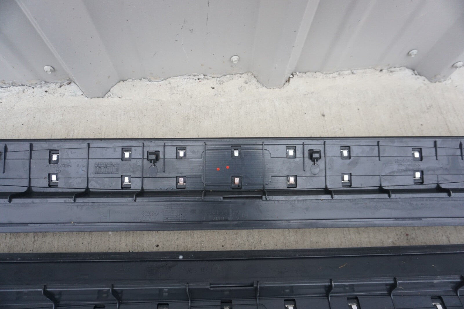 03-12 Mercedes R230 SL500 SL550 SL600 Door Step Sill Left and Right Set OEM