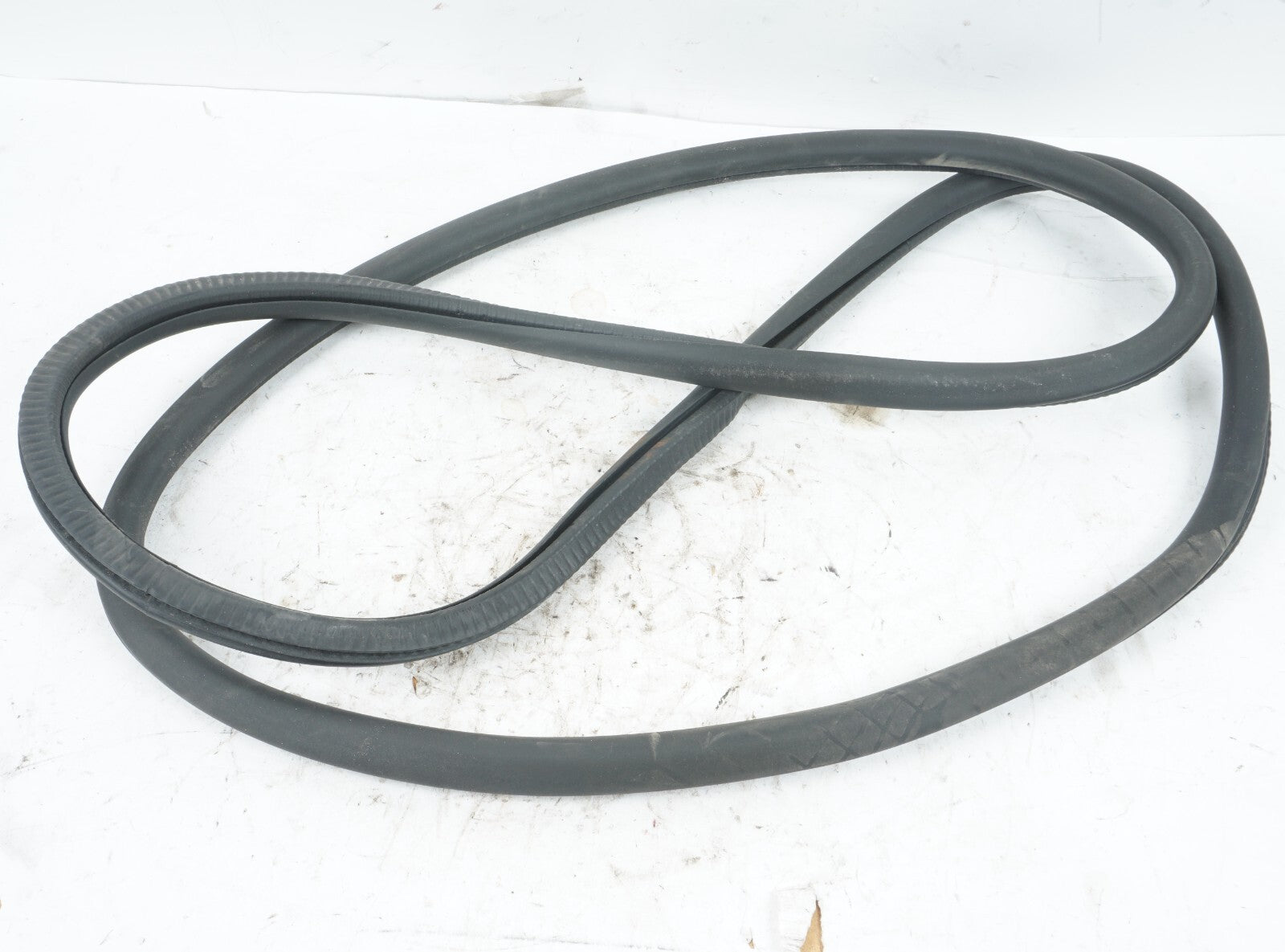 10 - 16 PORSCHE PANAMERA REAR RIGHT PASSENGER SIDE DOOR WEATHERSTRIP SEAL OEM