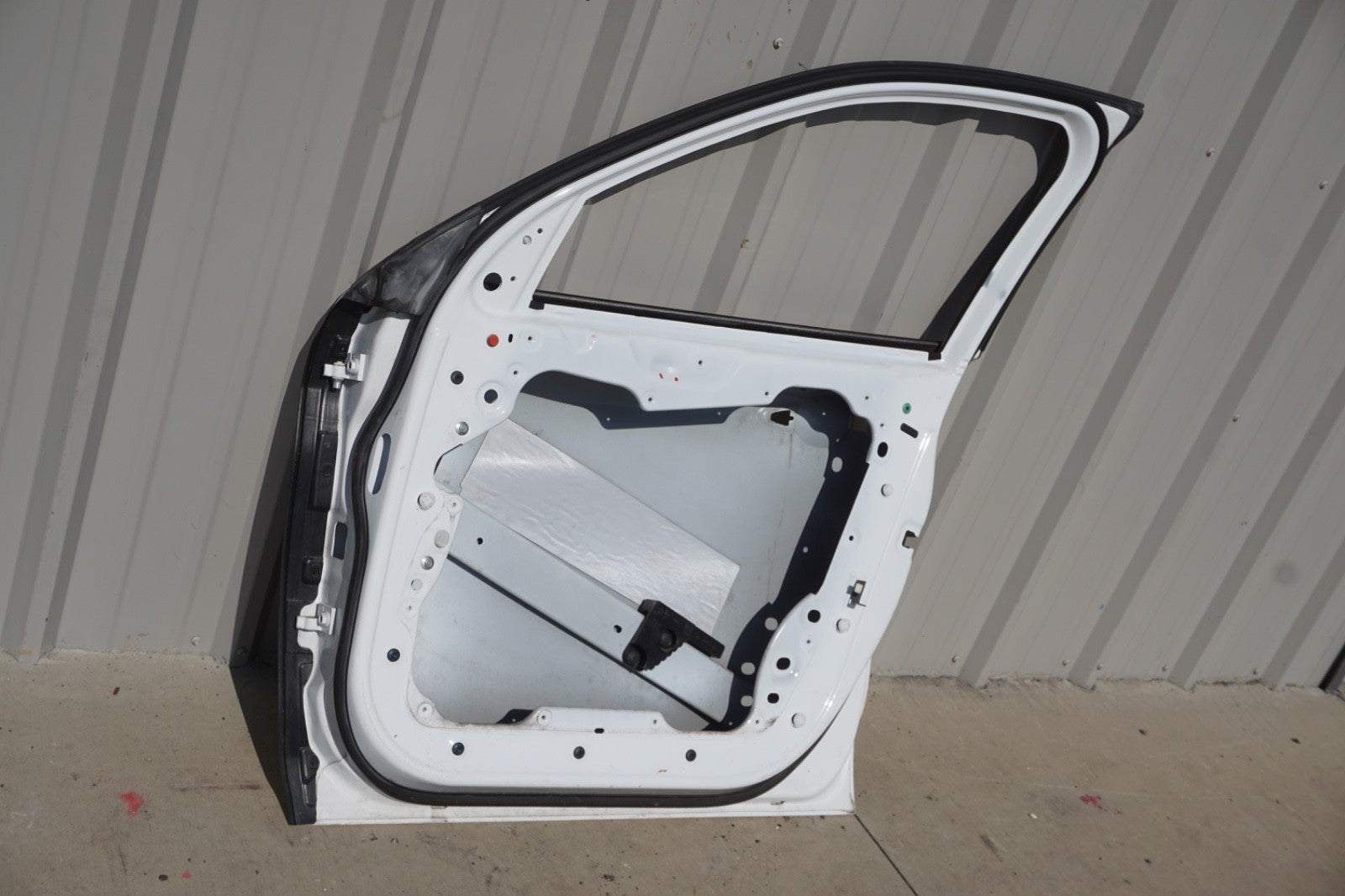 2017 - 2024 ALFA ROMEO STELVIO FRONT RIGHT PASS EXTERIOR DOOR SHELL WHITE OEM