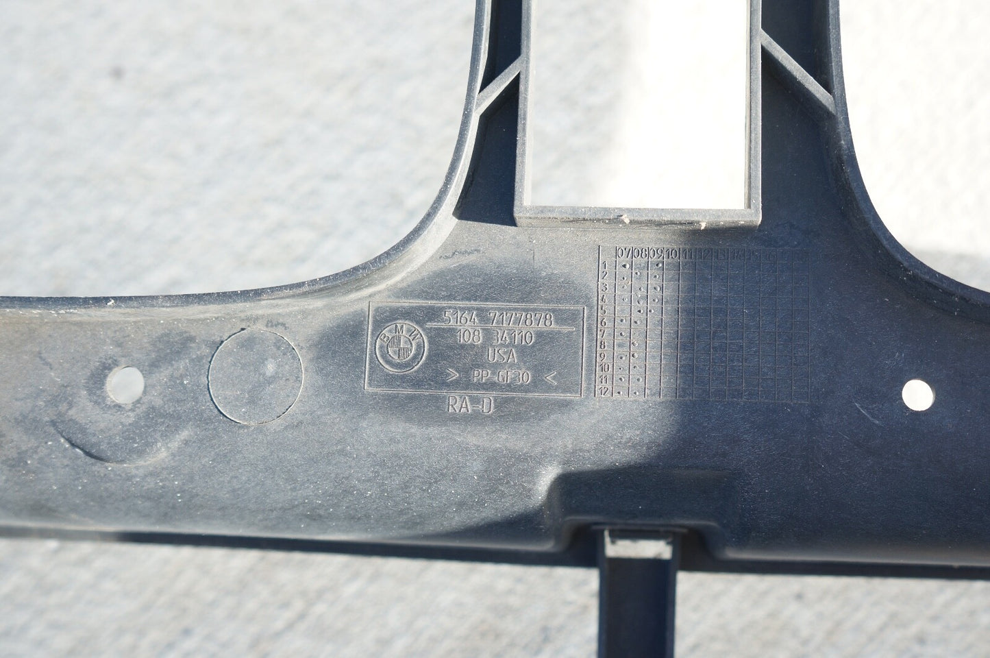 2007 - 2010 BMW E70 X5 FRONT RADIATOR AIR DUCT SHROUD SUPPORT BRACKET 7177878