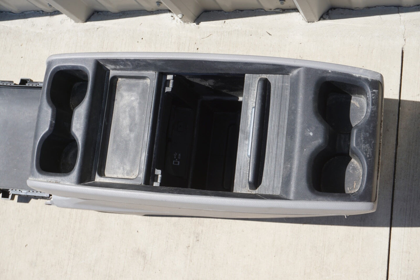2018-2020 Honda Odyssey  Middle Console  Center Gray/black