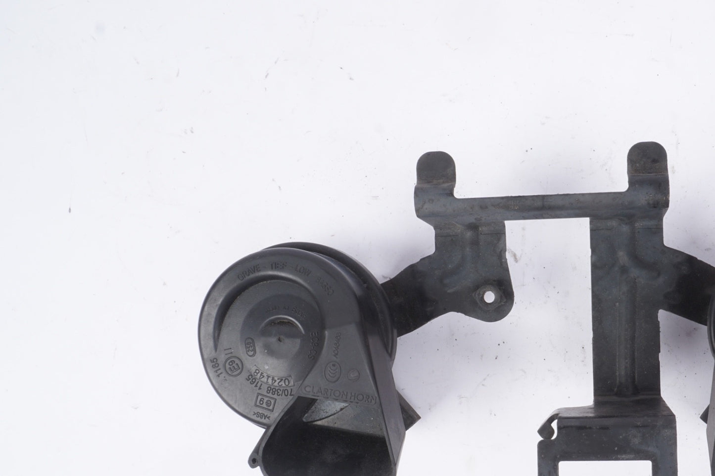 2011 - 2017 AUDI A8L HORN SIGNAL W/ BRACKET SET OF 2 OEM