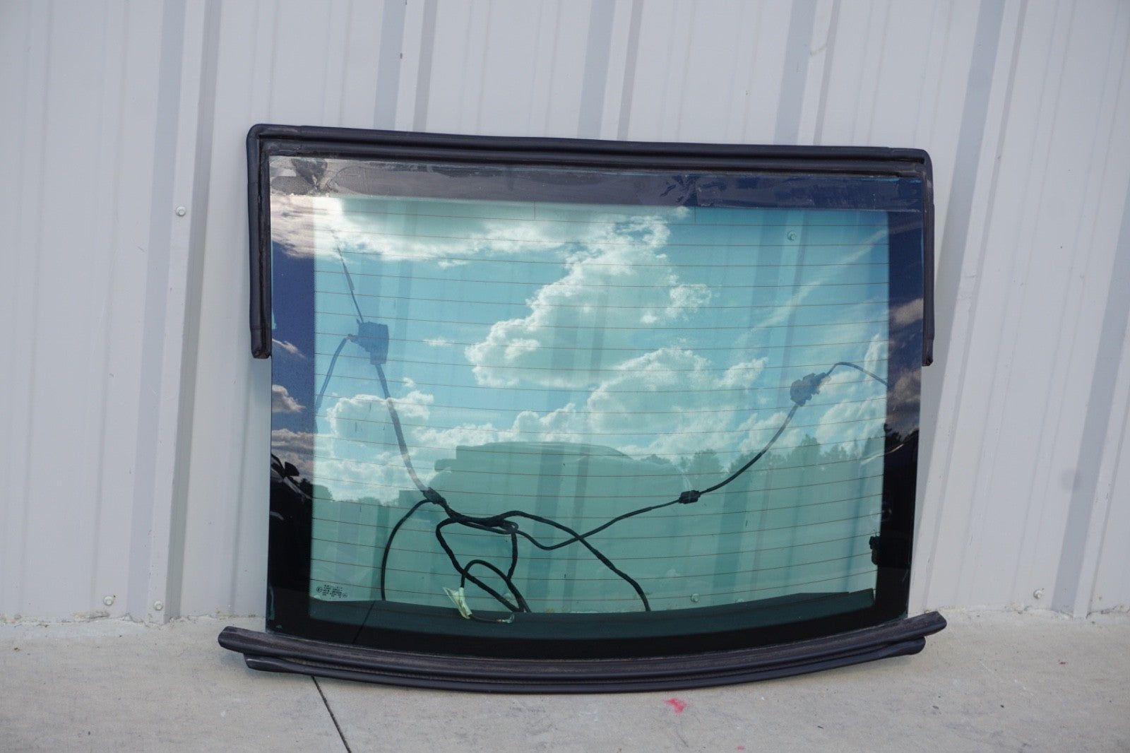 2003 - 2012 Mercedes R230 SL600 SL55 AMG Rear Back Windshield Glass Assembly