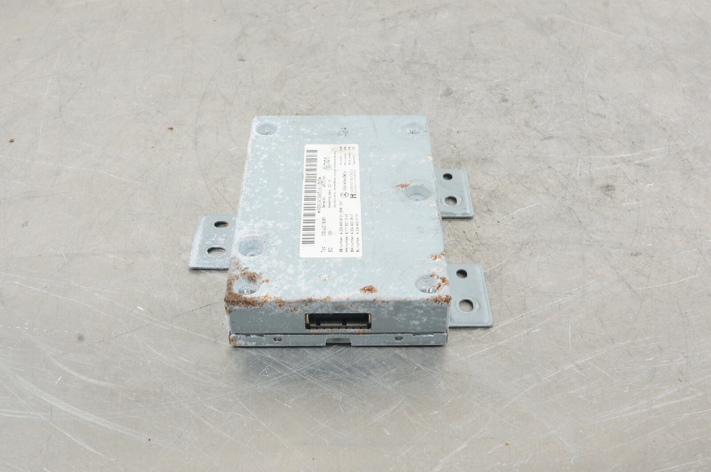 2010 - 2013 Mercedes Benz E Class W212 E550 Interface Control Module A2049009301