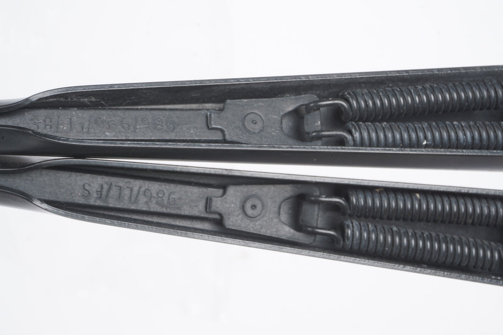 99-04 Porsche Boxster Front Right Left Windshield Wiper Arm Set 2 PCS