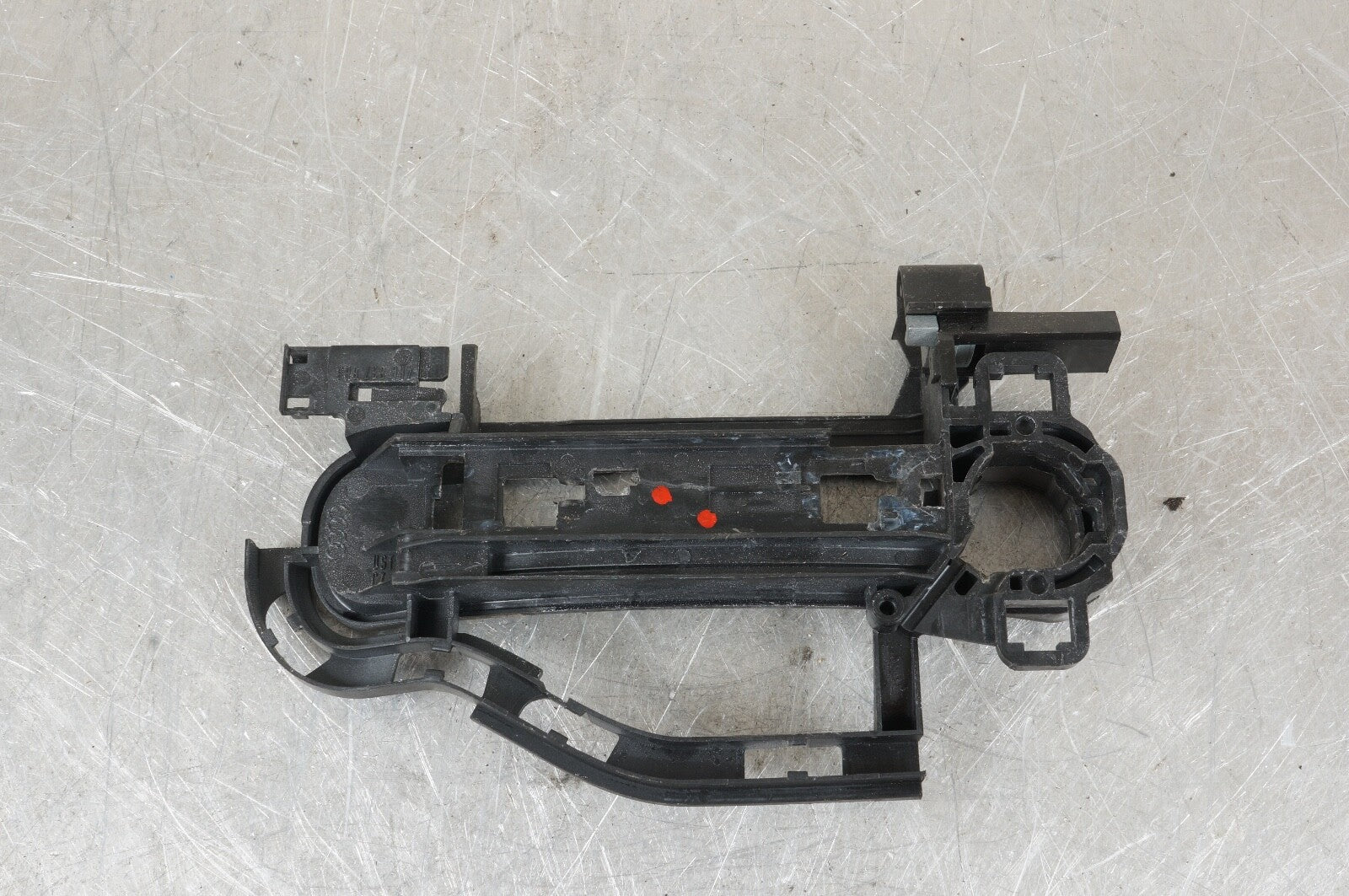2005-2011 AUDI A6 QUATTRO - Right Exterior DOOR Handle Assembly Bracket