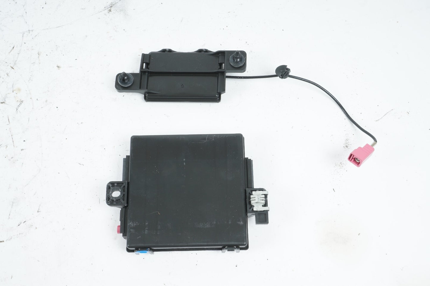 17-20 CHRYSLER PACIFICA KEYLESS ENTRY MODULE W/ ANTENNA OEM
