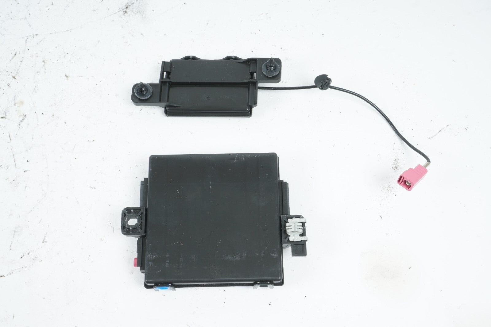 17-20 CHRYSLER PACIFICA KEYLESS ENTRY MODULE W/ ANTENNA OEM