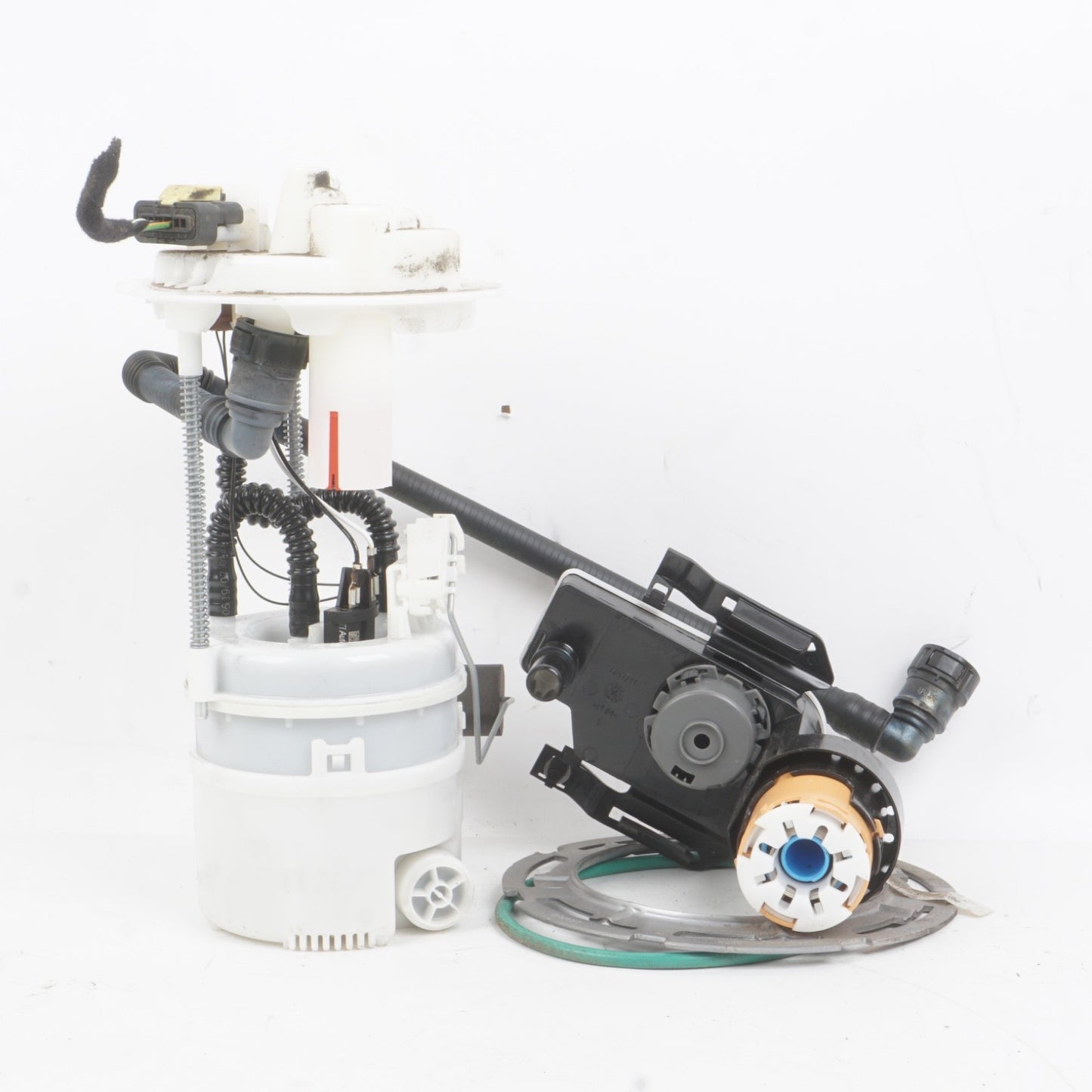 2015 - 2018 Jeep Renegade 2.4L L4 Fuel Pump Sending Unit OEM