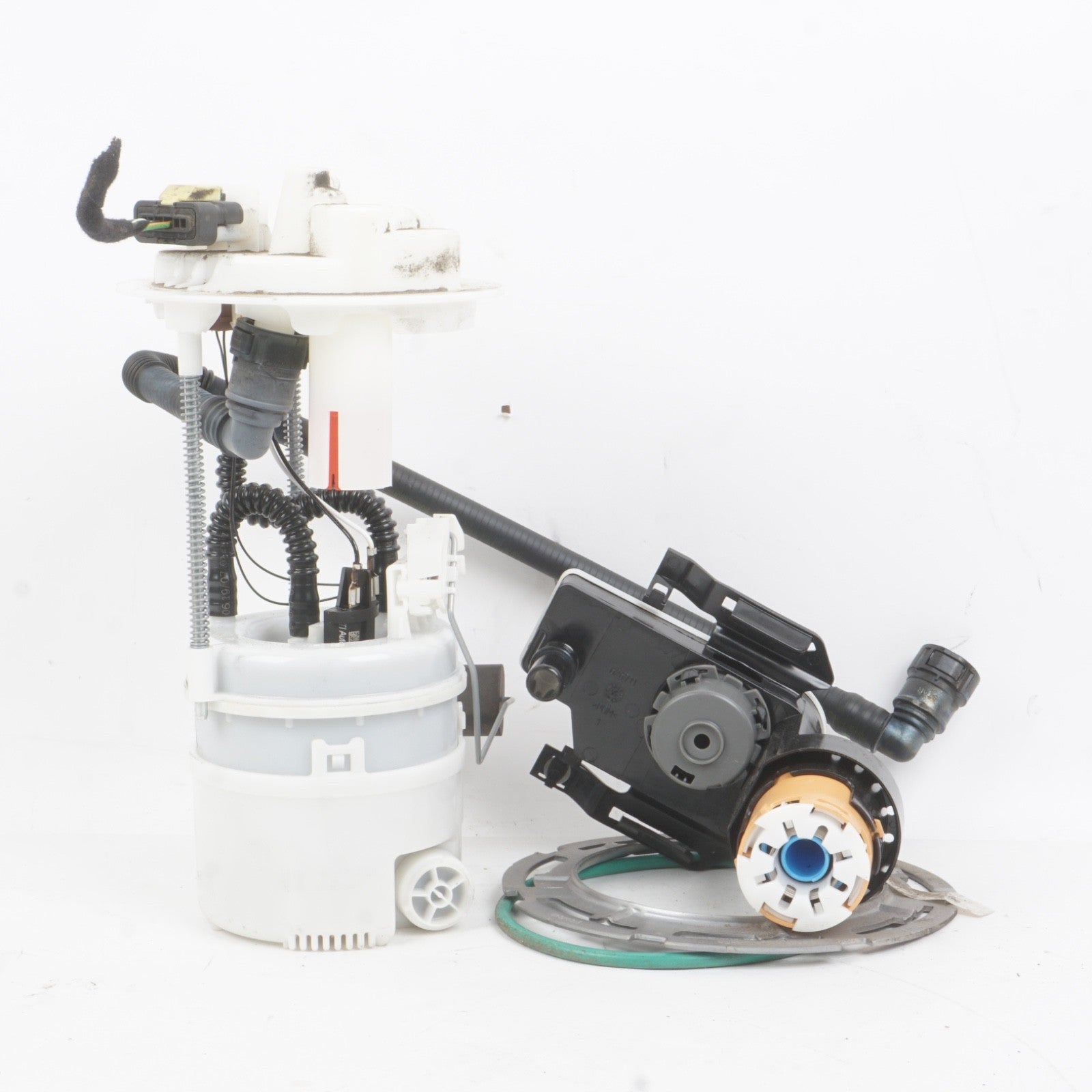 2015 - 2018 Jeep Renegade 2.4L L4 Fuel Pump Sending Unit OEM