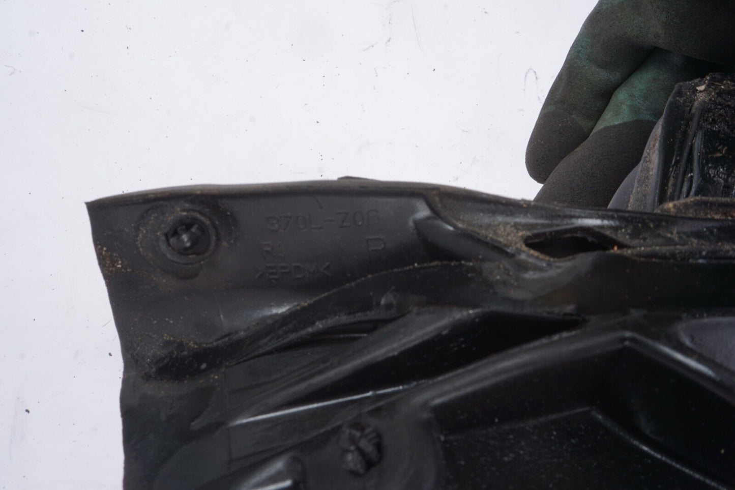 10-14 MERCEDES-BENZ C207 E350 COUPE REAR RIGHT PASSENGER SIDE WINDOW SEAL