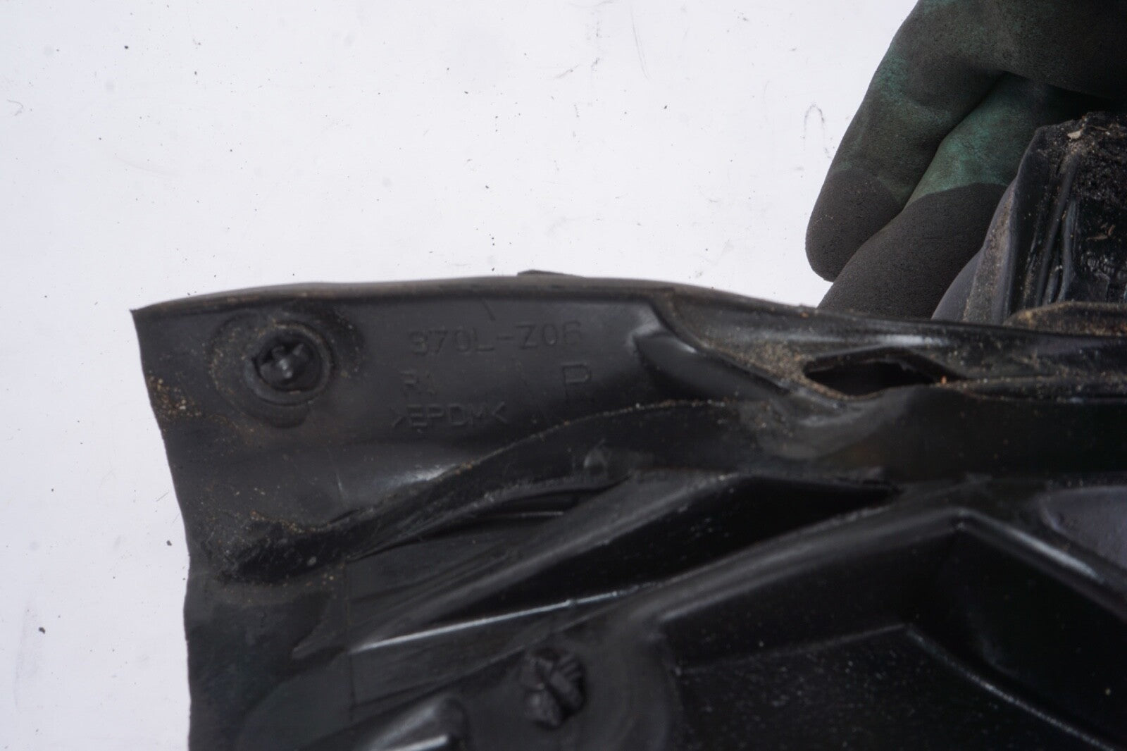 10-14 MERCEDES-BENZ C207 E350 COUPE REAR RIGHT PASSENGER SIDE WINDOW SEAL