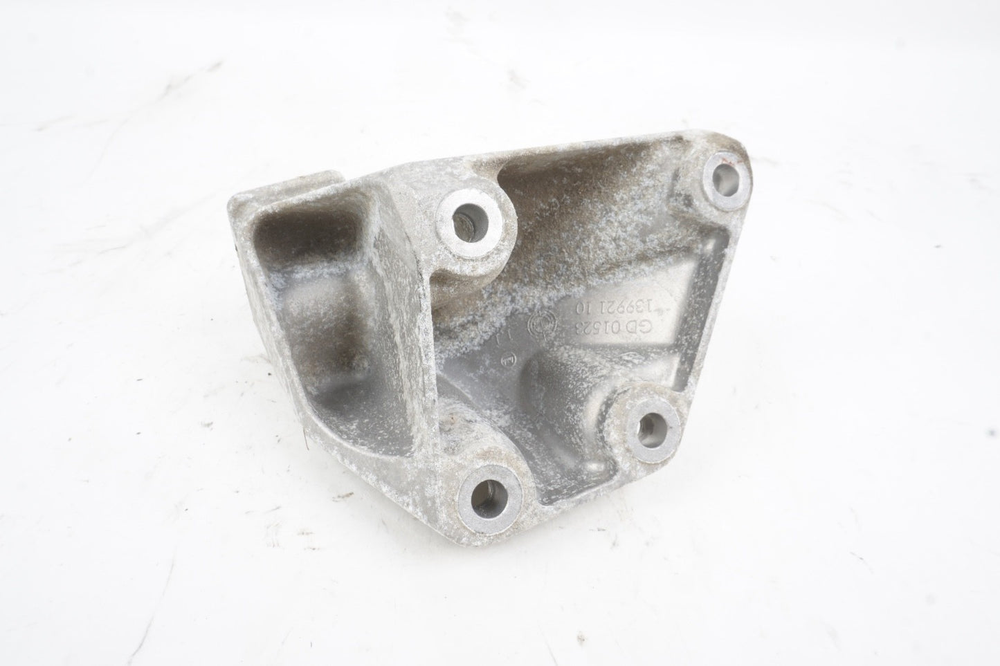 2012–2017 BMW 650i xDrive 4.4 N63 Right Engine Mount Bracket OEM 2211677762201