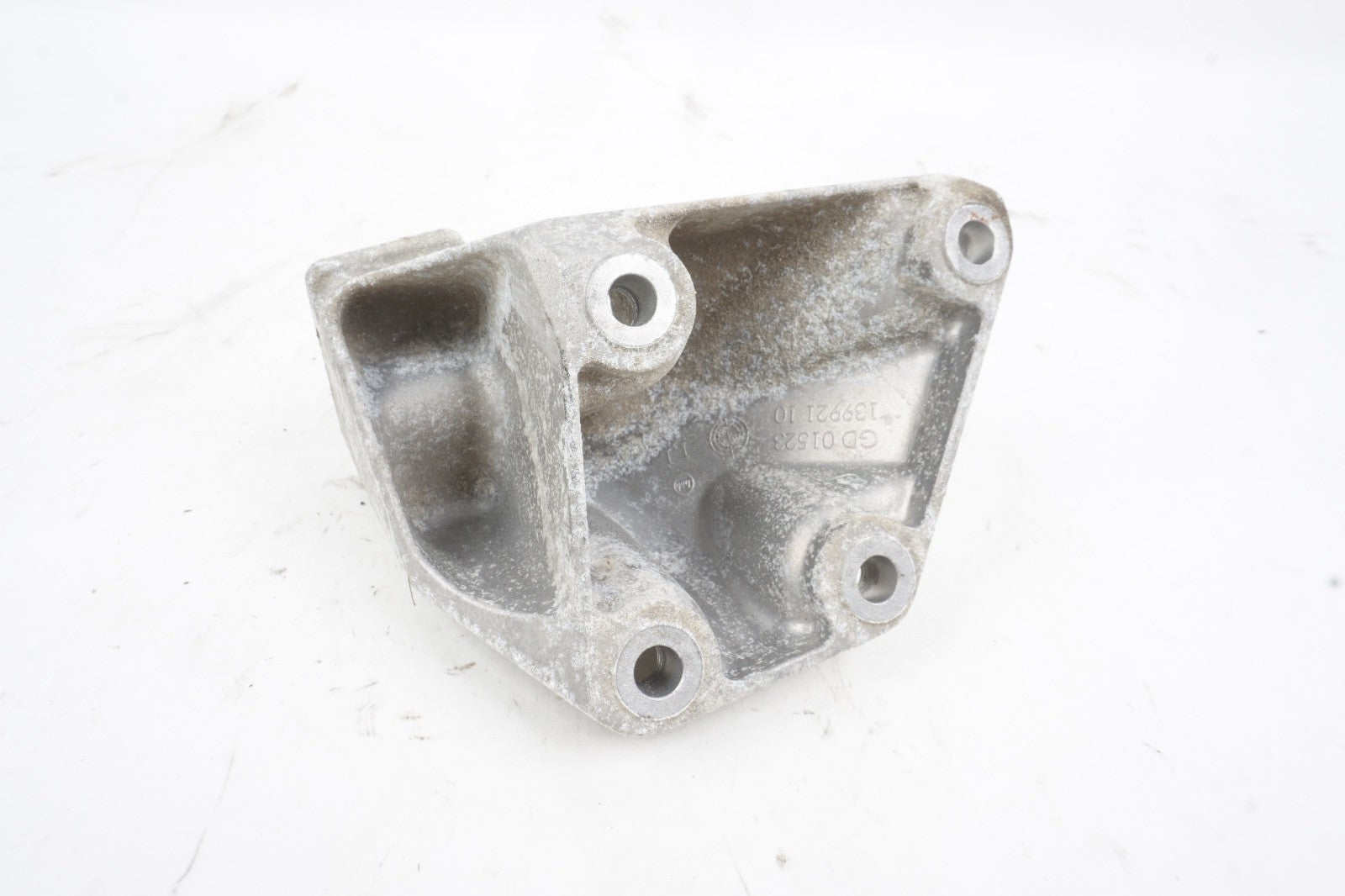 2012–2017 BMW 650i xDrive 4.4 N63 Right Engine Mount Bracket OEM 2211677762201