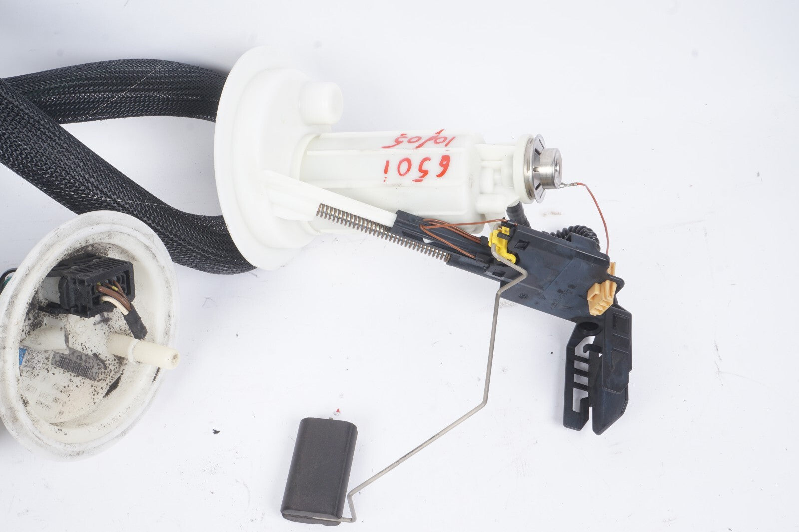 2006 - 2010  BMW 650i E63 E64 Fuel Pump Left & Right OEM