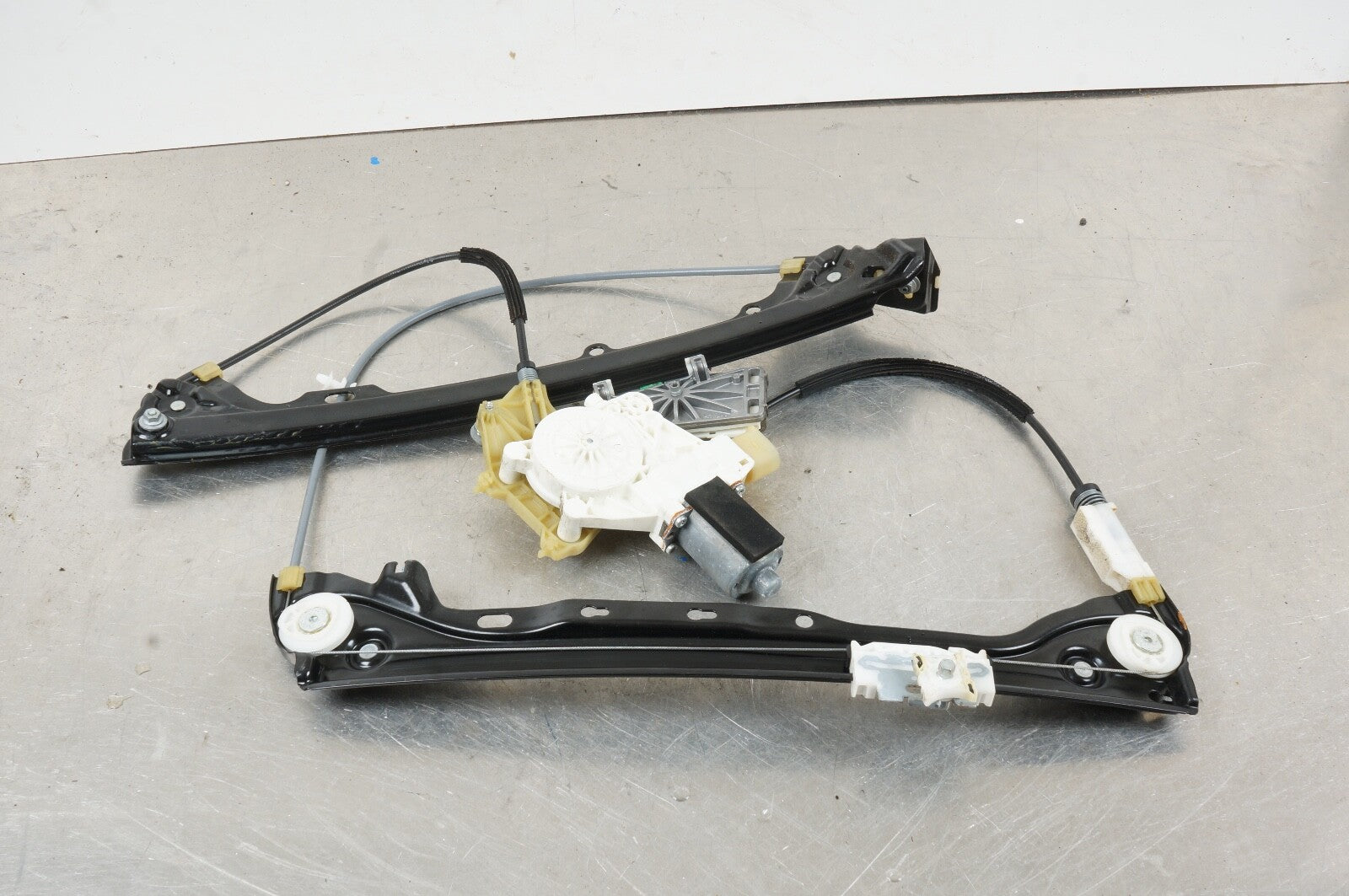 2007 - 2013 BMW 328 335 Coupe Front left Driver Side Window Regulator Motor