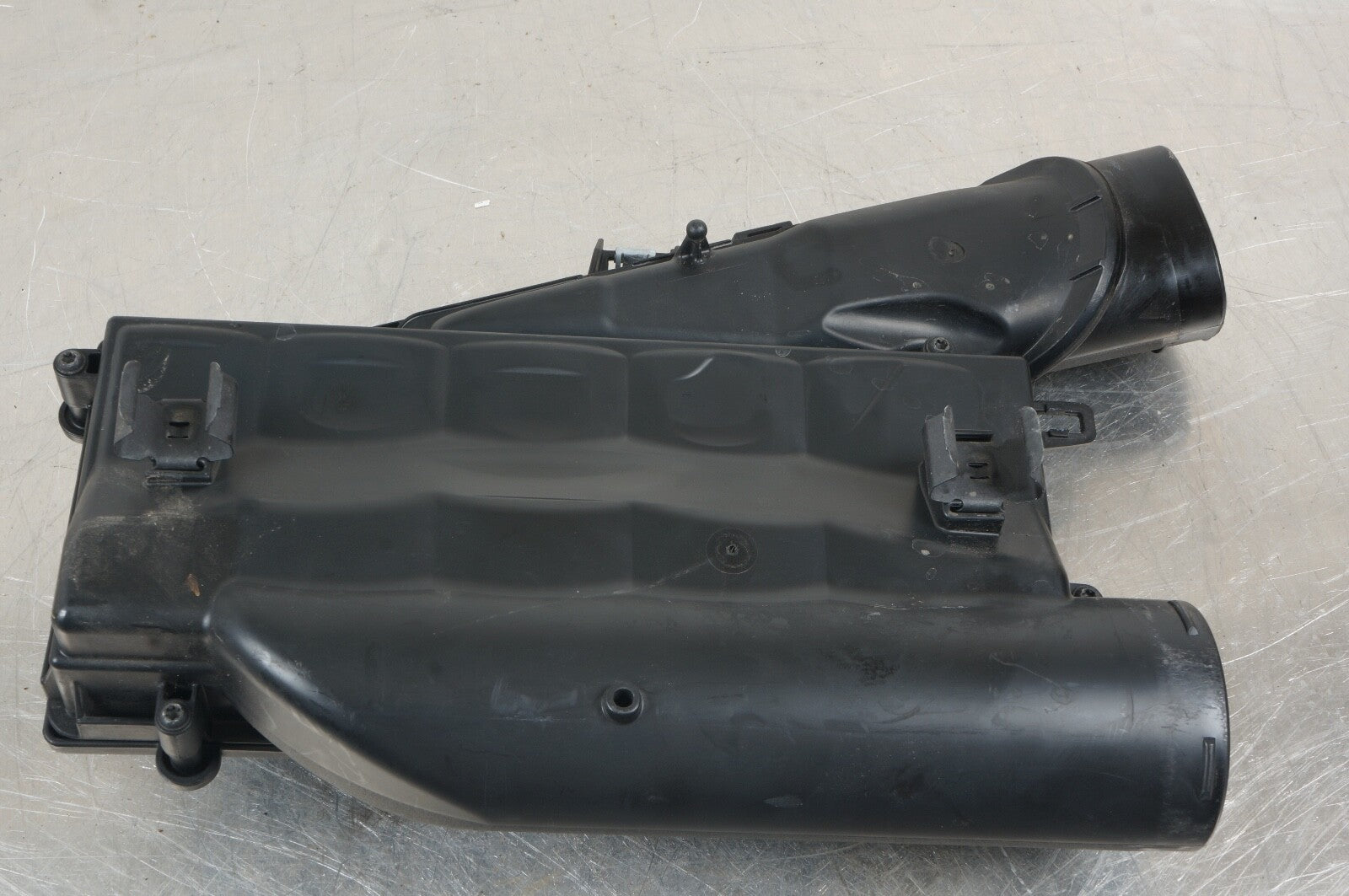 12-17 Mercedes W218 CLS550 S550 E550 Air Intake Cleaner Box Left 2780900101 OEM