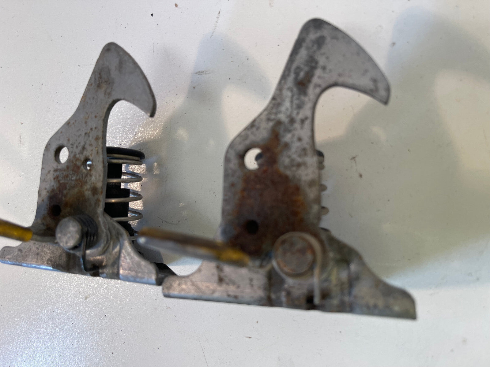 07-11 BMW E90 E91 E92 E93 3-SERIES HOOD LOCK LATCH CATCH SET OF 2 OEM