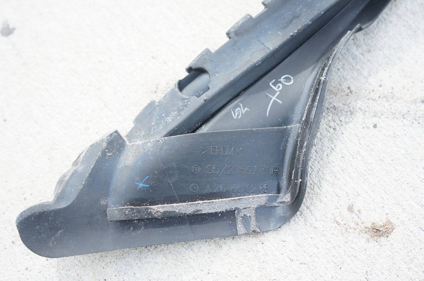 07-14 Mercedes W216 CL550 CL63 AMG Right Passenger Side Roof Rail Seal Strip OEM
