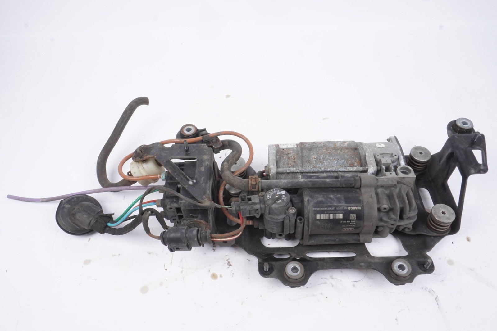 2011 - 2018 Audi A8 Air Ride Suspension Compressor Valve Block 4H0616005C OEM