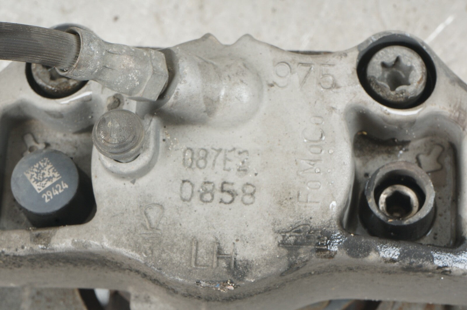 06-13 VOLVO C70 FRONT LEFT DRIVER SIDE BRAKE CALIPER ASSEMBLY, OEM