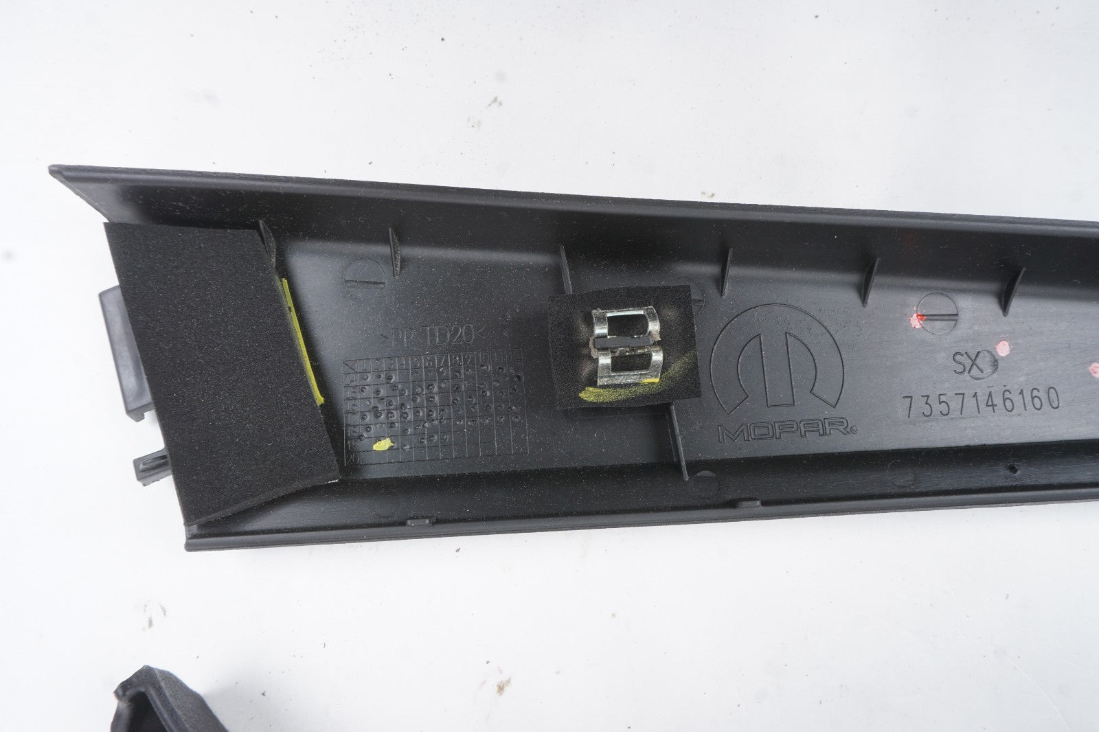 2015-2023 Jeep Renegade Rear Window Frame Cover Trim Left & Right OEM