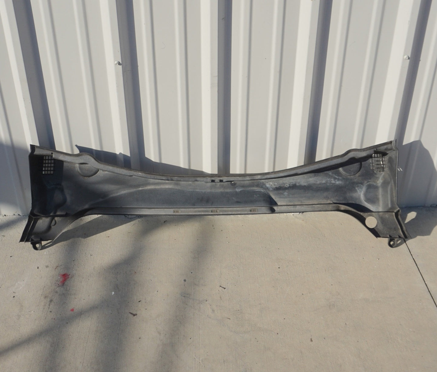 2018 - 2023 BMW X2 F39 FRONT WINDSHIELD COWL VENT COVER PANEL OEM 51717429612