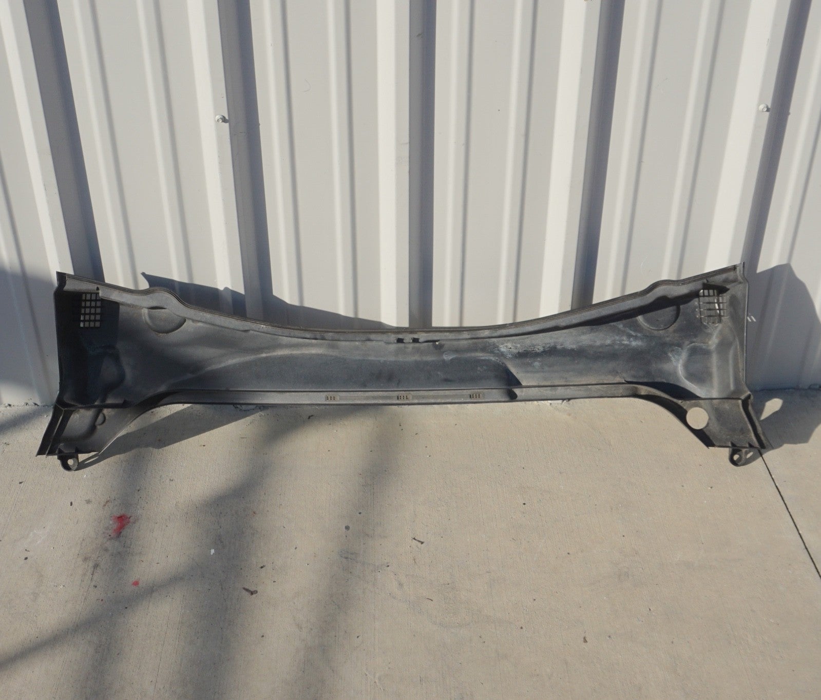 2018 - 2023 BMW X2 F39 FRONT WINDSHIELD COWL VENT COVER PANEL OEM 51717429612
