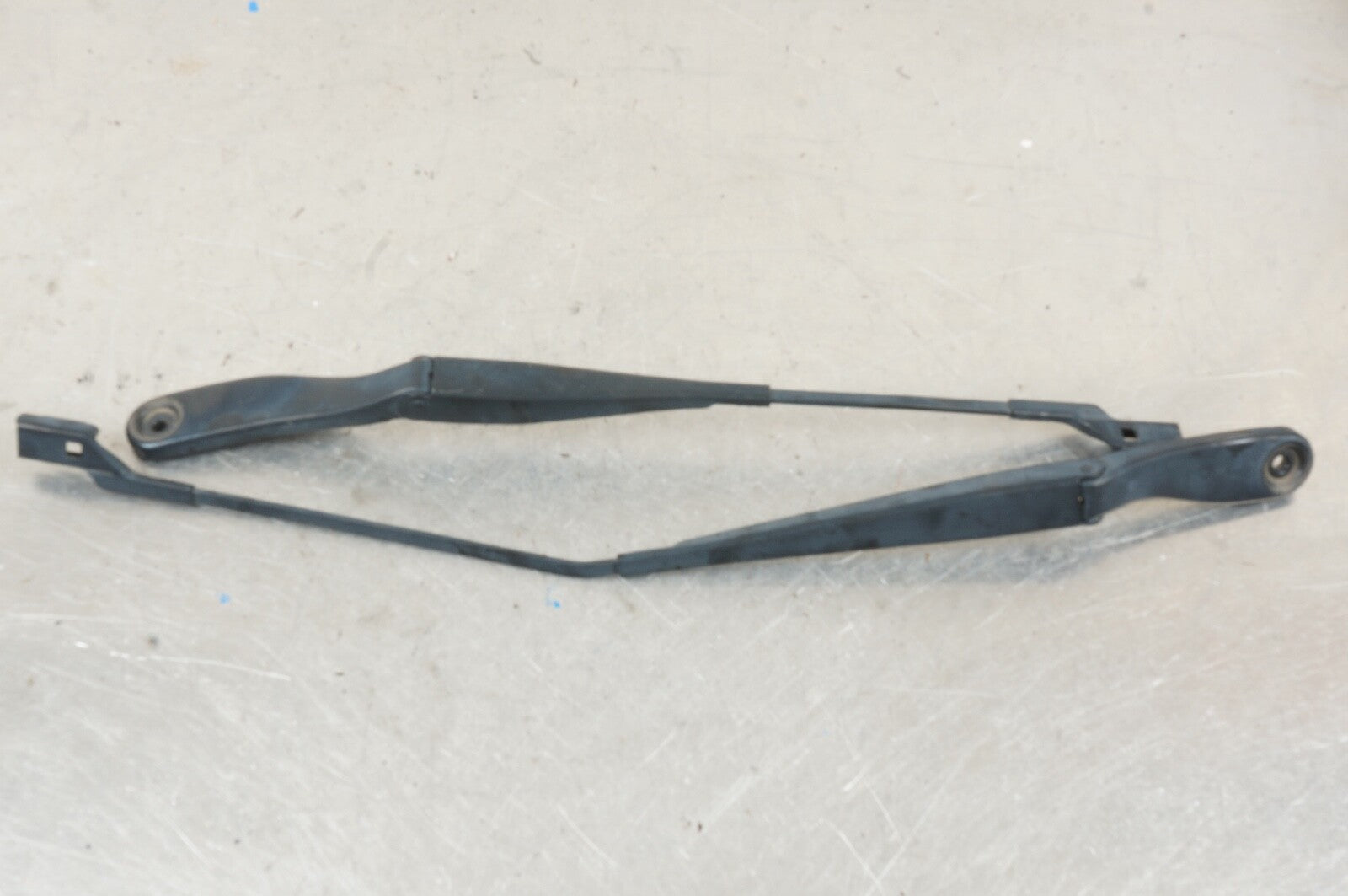 2006 - 2013 VOLVO C70 WINDSHIELD WIPER ARMS PAIR LEFT AND RIGHT