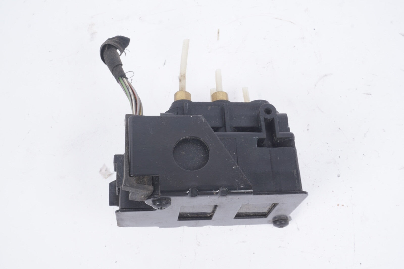07-13 Mercedes S550 W221 RWD AIR SUSPENSION VALVE BLOCK 2513200058  OEM