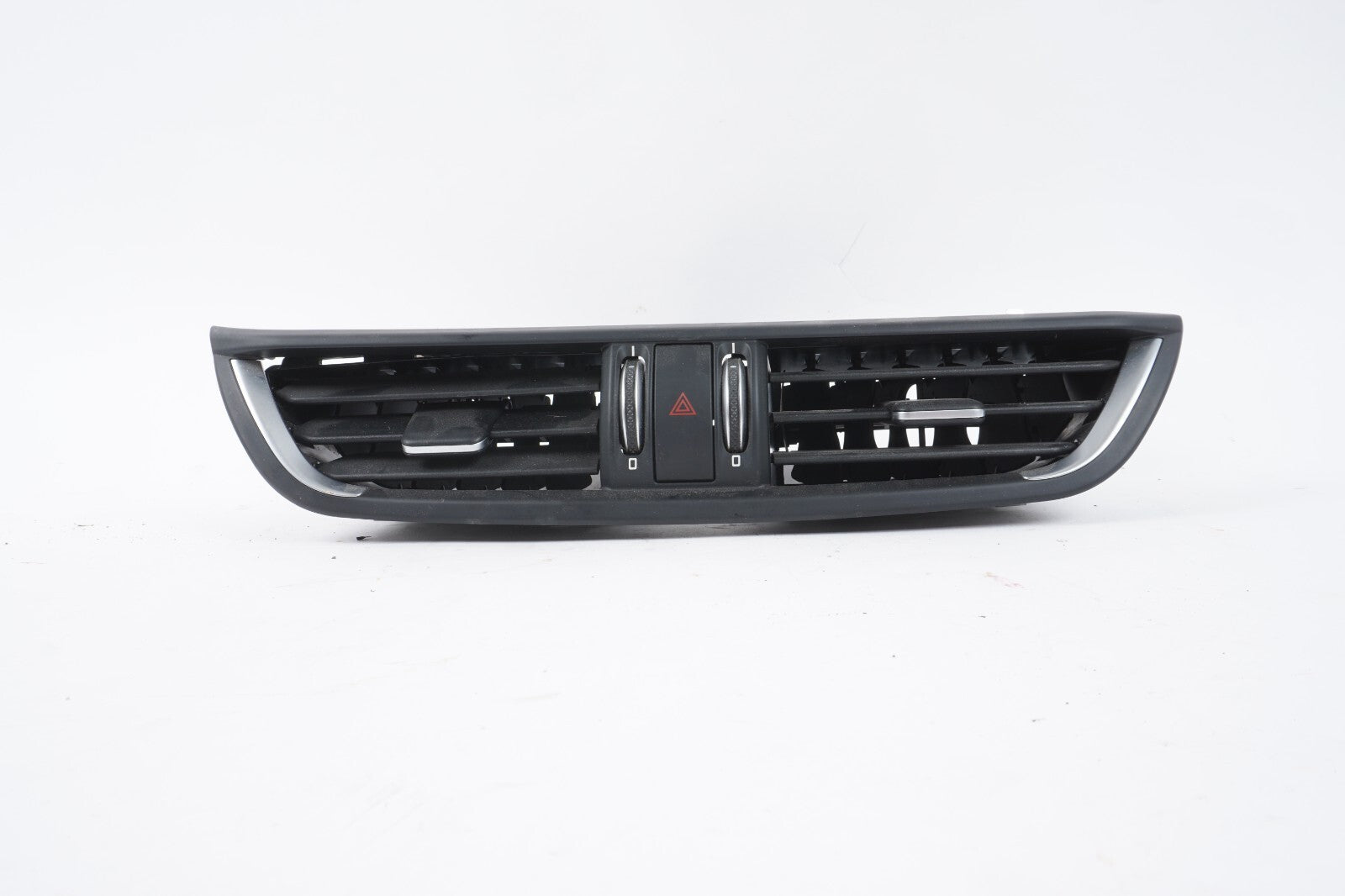 17 - 21 Alfa Romeo Giulia DASH CENTER AC HEATER AIR VENT  OEM