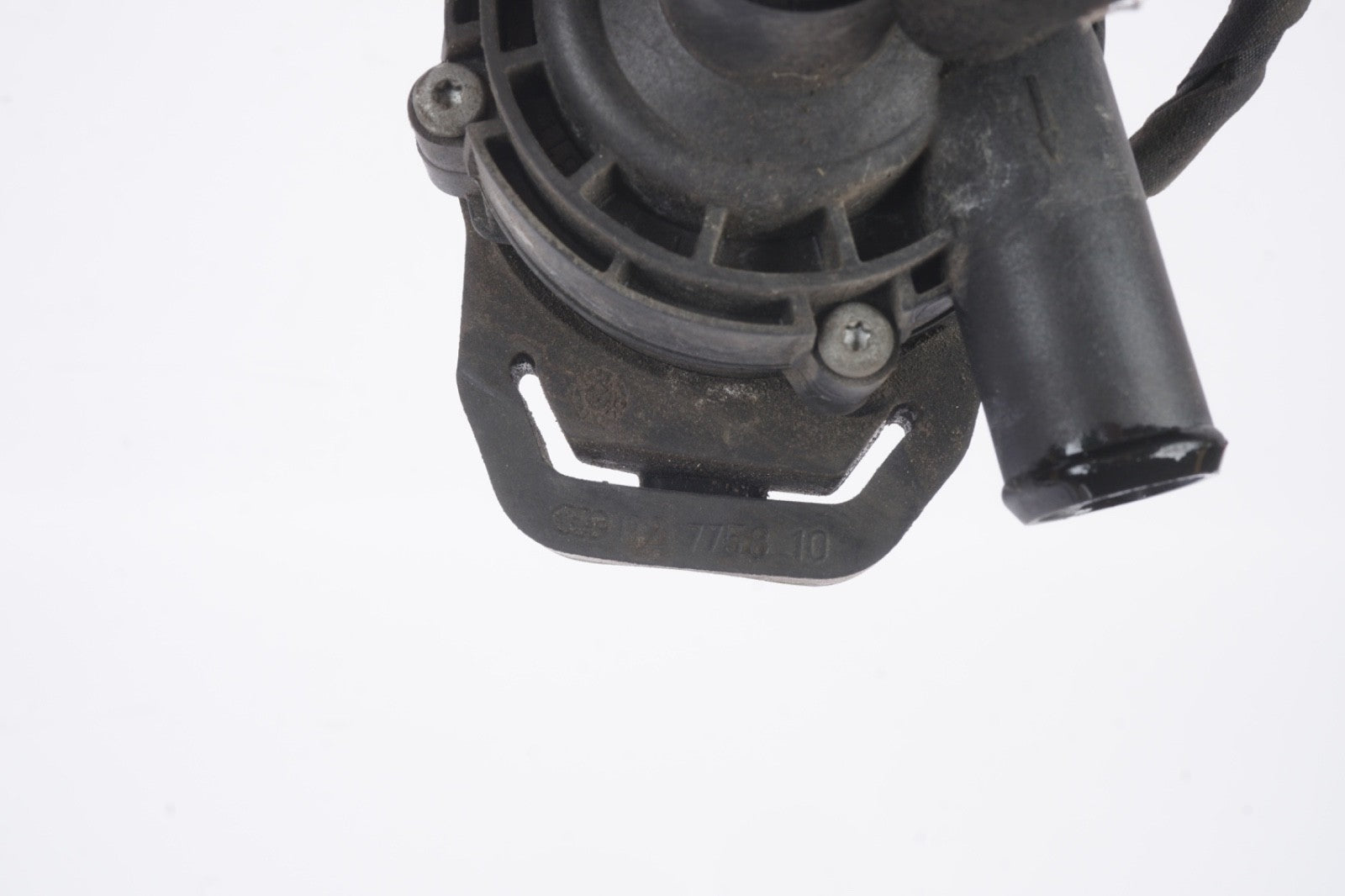 2010-2016 MERCEDES E350 W212 AUXILIARY COOLANT WATER PUMP OEM