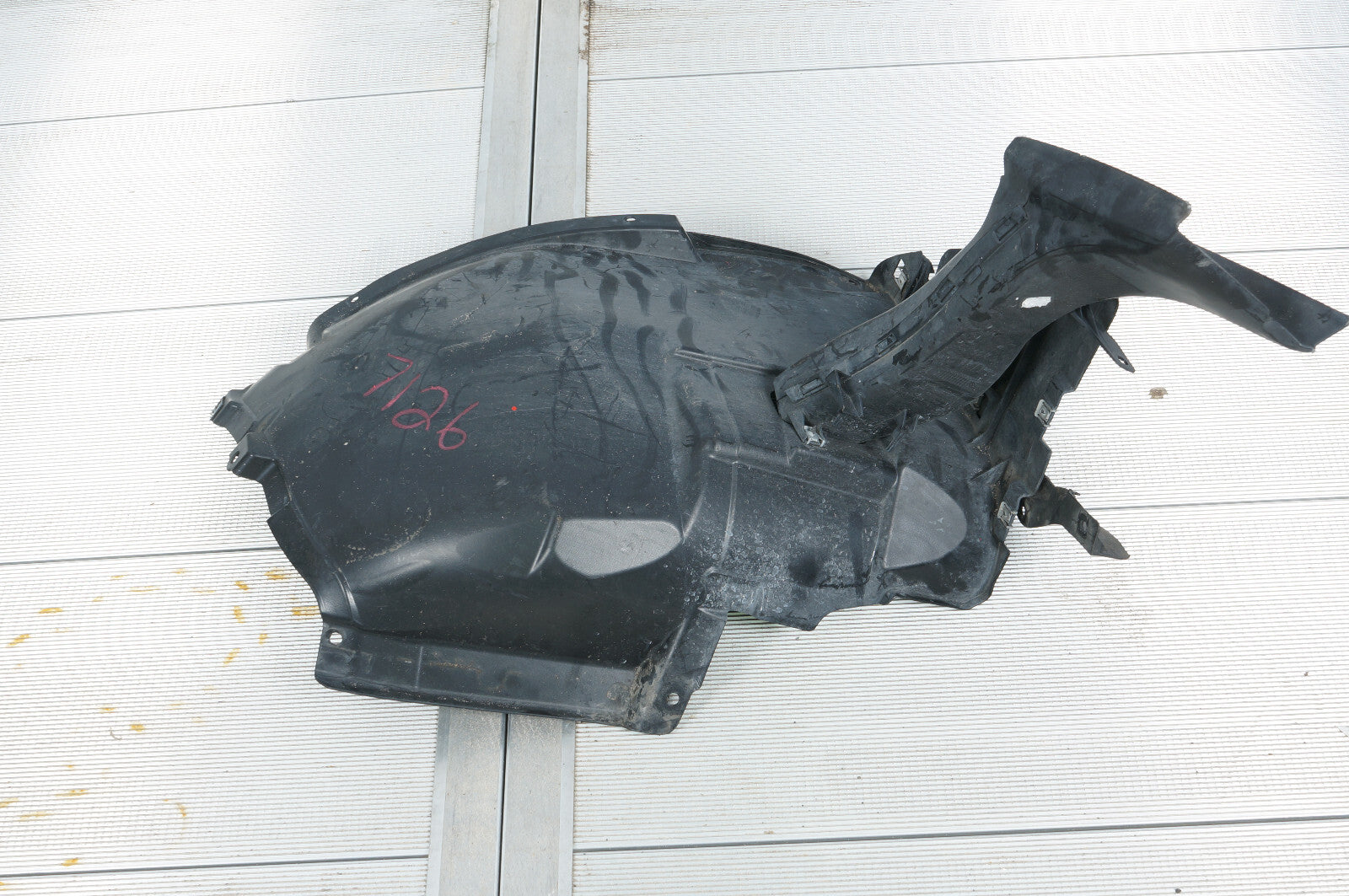 2007 - 2013 BMW 328i E92 FRONT LEFT DRIVER FENDER LINER SPLASH GUARD OEM