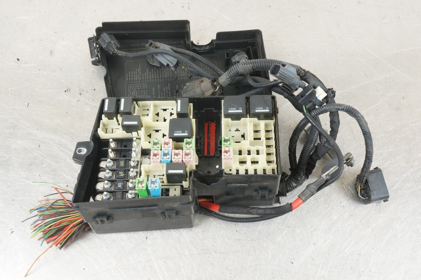 2006 - 2013 VOLVO C70 BATTERY POWER CABLE FUSE BOX 31270657