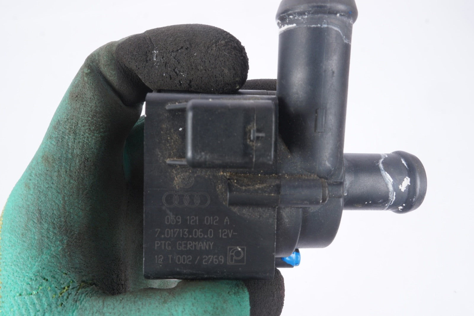 11-14 Audi D4 A8L 4.2L Engine Cooling Auxiliary Water Pump Sensor 059121012A OEM