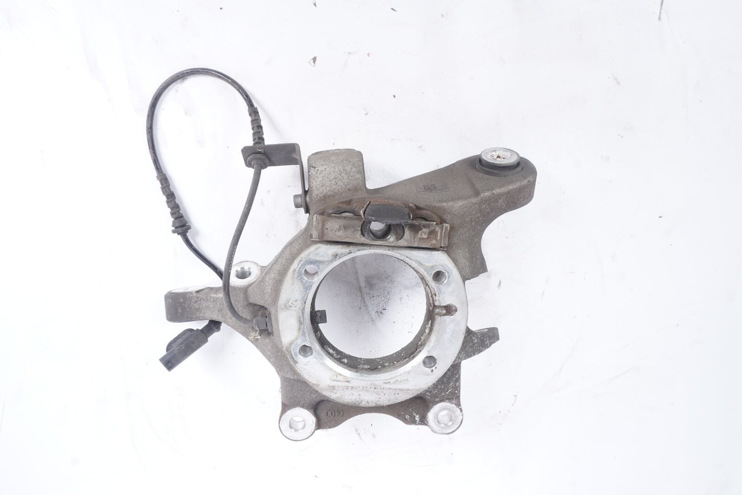 2014 - 2020 Maserati Ghibli Rear Right Passenger Side Knuckle Spindle Hub OEM