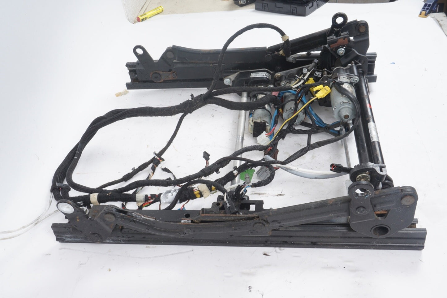 03-12 Mercedes R230 SL500 SL55 AMG Lower Seat Track Rail Left Driver Side OEM