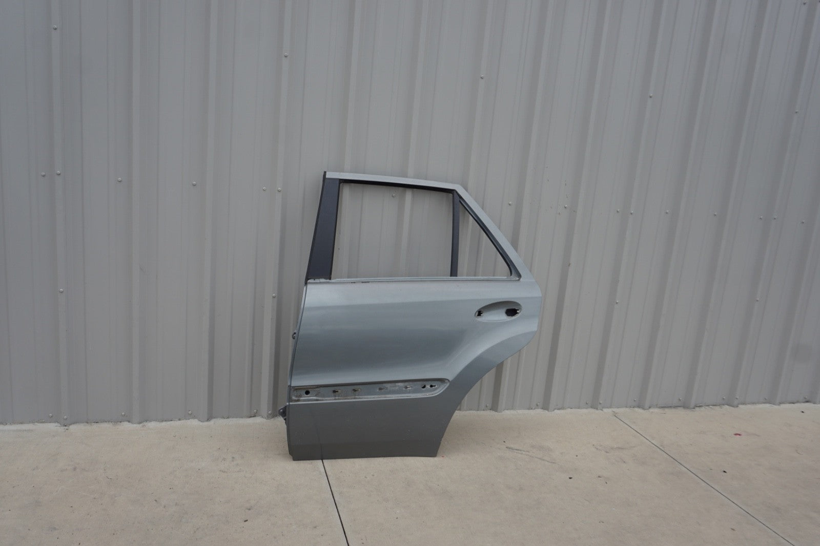 06 - 11 Mercedes W164 ML63 ML350 ML500 REAR LEFT DRIVER SIDE DOOR SHELL OEM