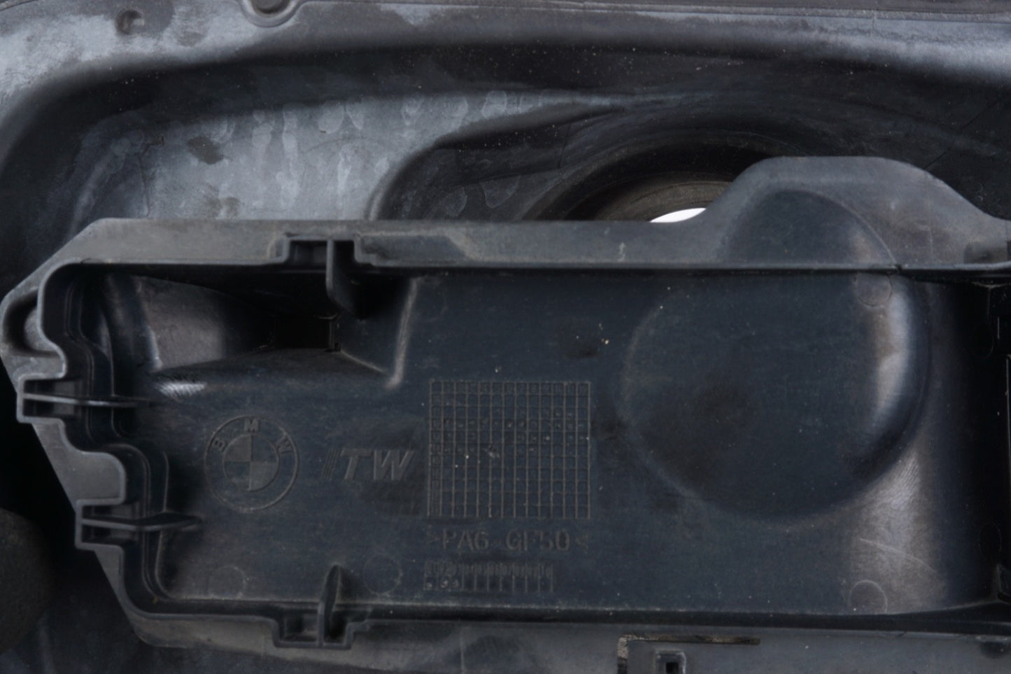 2014-2018 BMW 640I XDRIVE - GAS / FUEL Filler DOOR Bracket 7228213