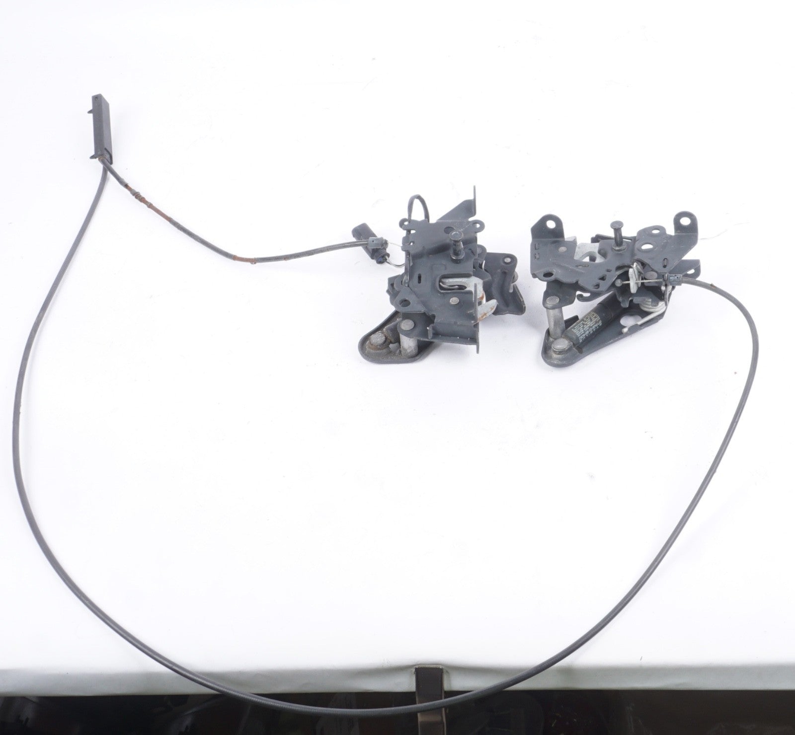 09-19 BMW F07 550i GT 740i M5 HOOD LATCH LOCK ACTUATOR SET LEFT RIGHT OEM 080222