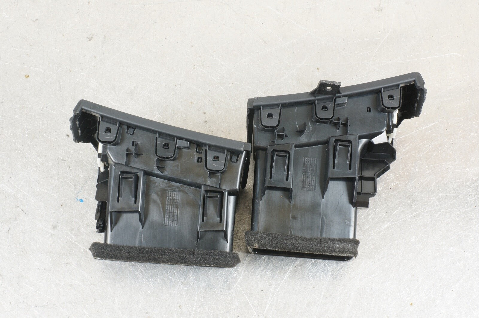 2011 - 2017 Nissan Quest Left and Right Front Side Air Vents