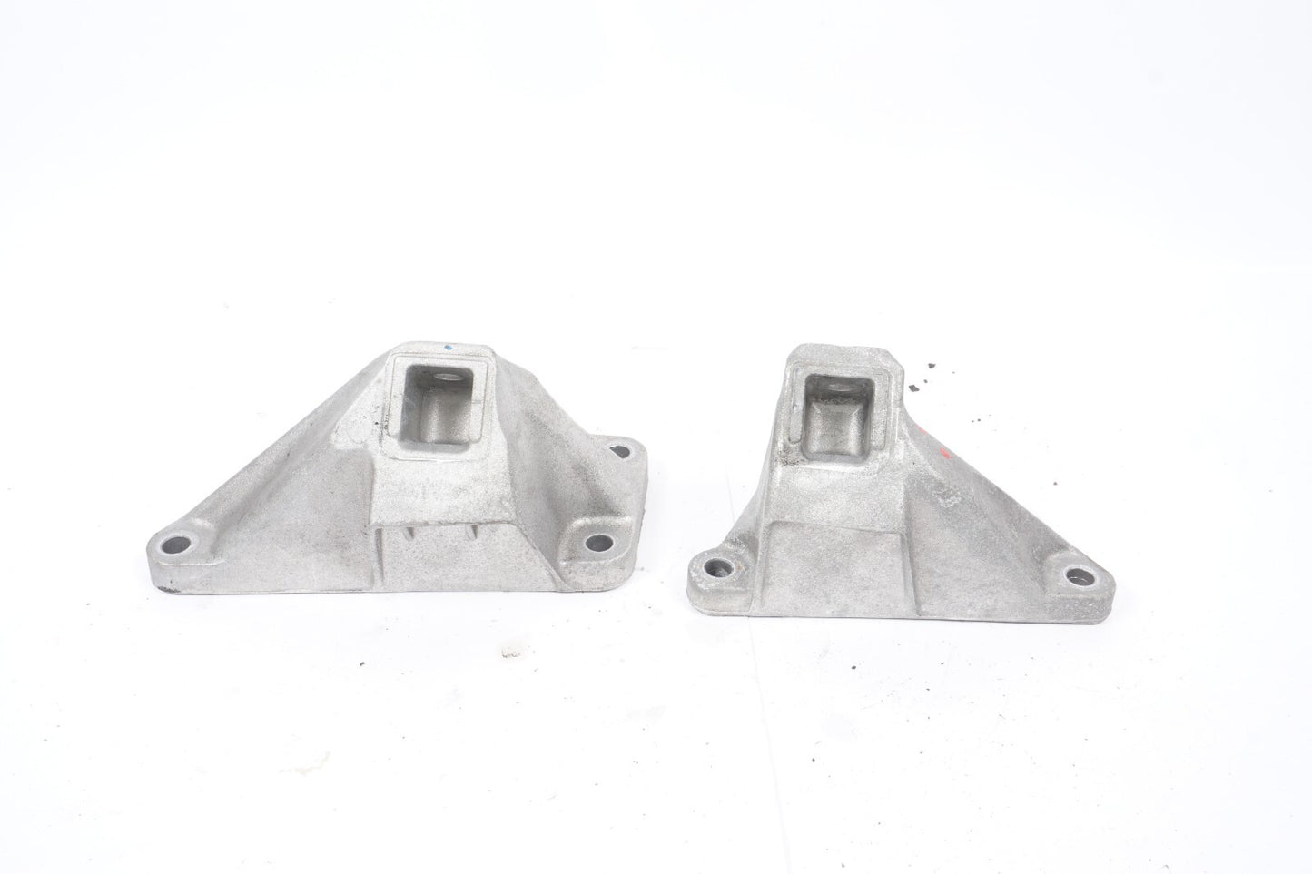 13 - 18 BMW 550I 650I 750I 4.4L N63 Engine Motor Mount Bracket Left & Right OEM