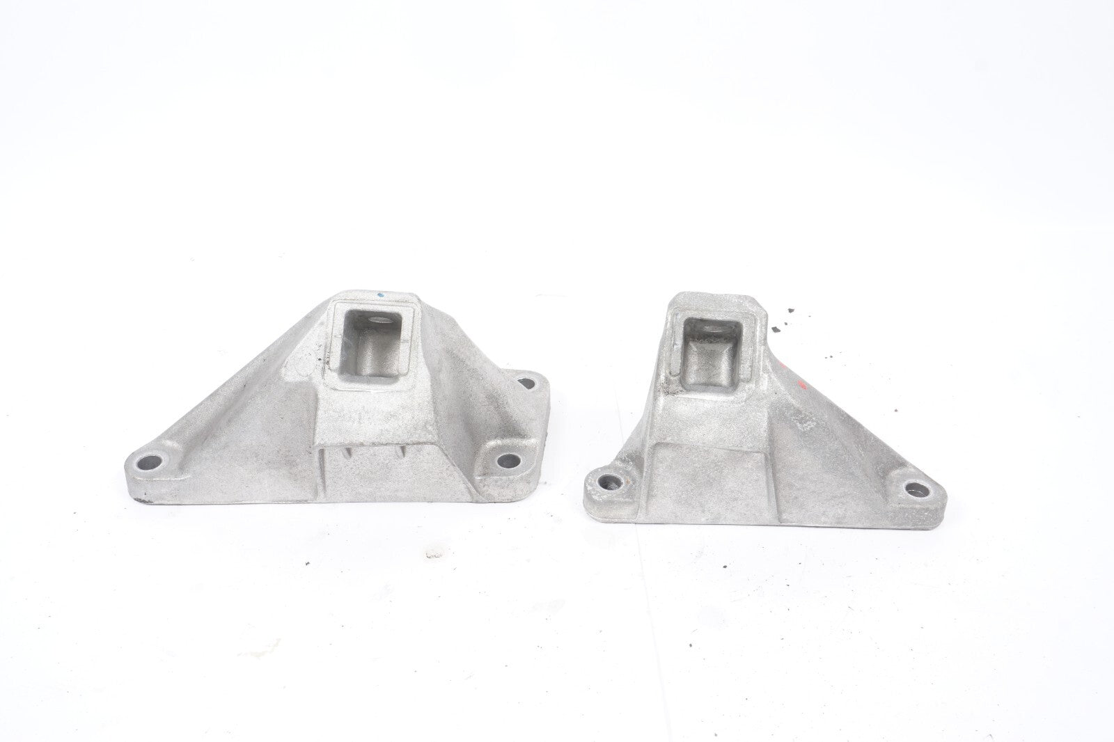 13 - 18 BMW 550I 650I 750I 4.4L N63 Engine Motor Mount Bracket Left & Right OEM