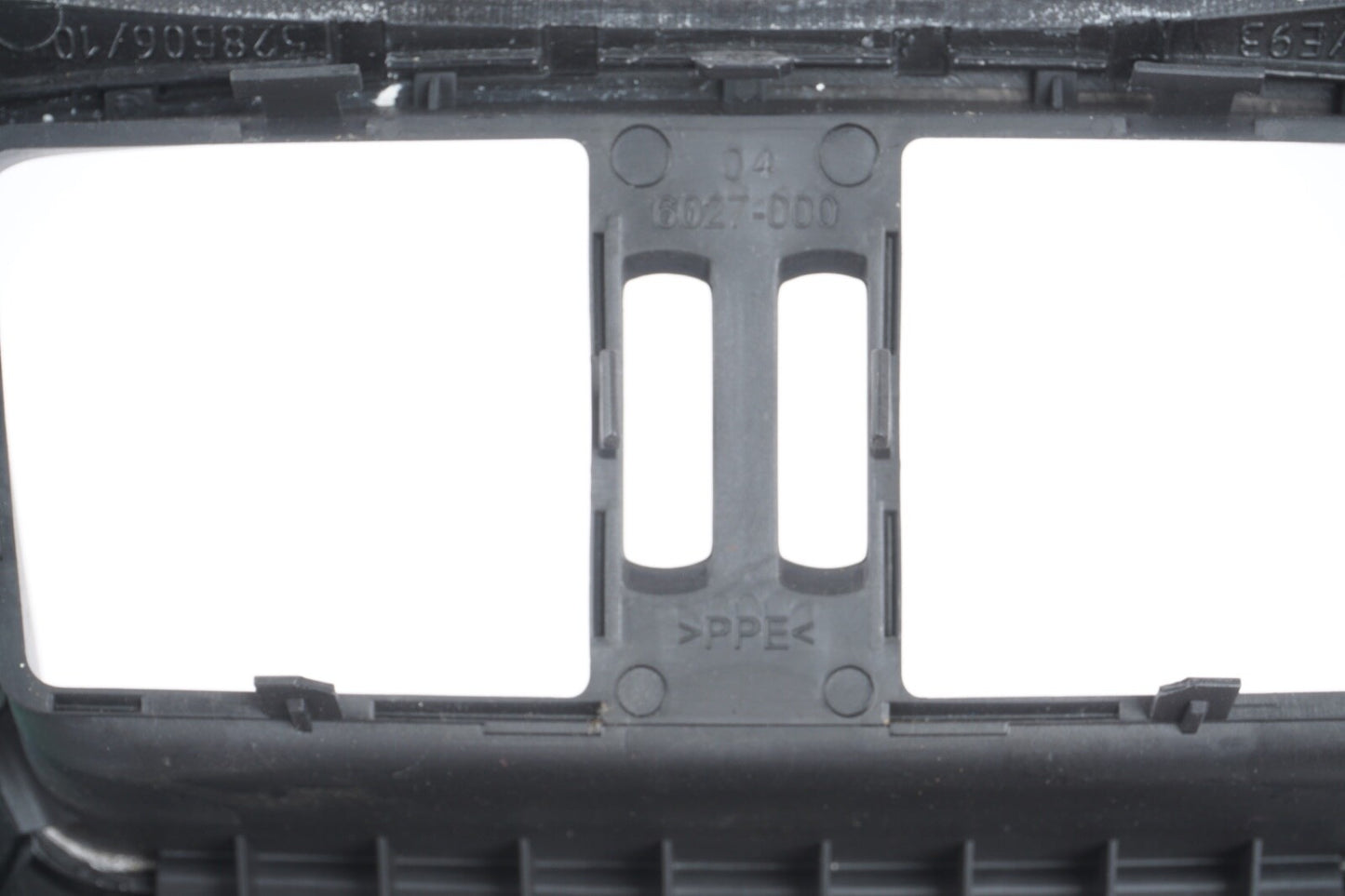 2011 - 2013 BMW 328xi COUPE E92 - REAR CONSOLE VENT / STORAGE	81490002