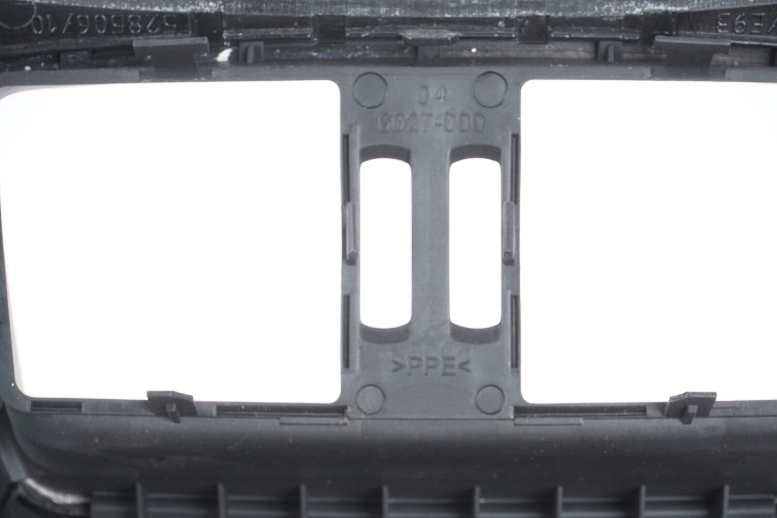 2011 - 2013 BMW 328xi COUPE E92 - REAR CONSOLE VENT / STORAGE	81490002
